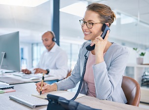 Two employees on the phone